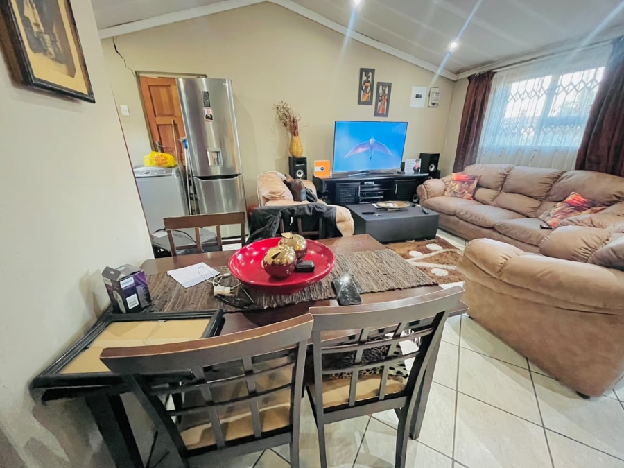 2 Bedroom Property for Sale in Bloemside 3 Free State